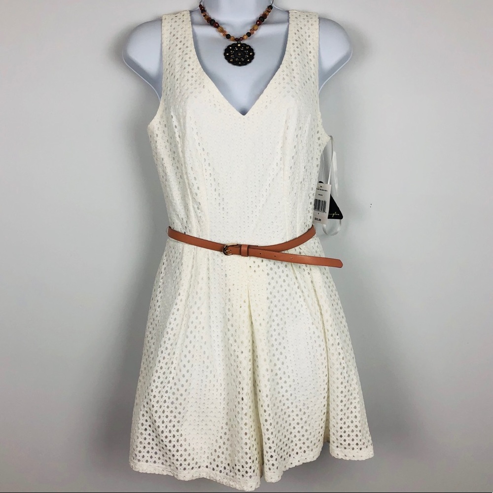 NEW CITY TRIANGLES White Short Belted Romper Sz 9